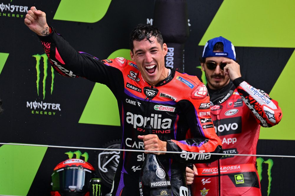 Aleix Espargaro gewinnt den MotoGP-Grand-Prix in Silverstone (Bild: Ben Stansall/AFP)