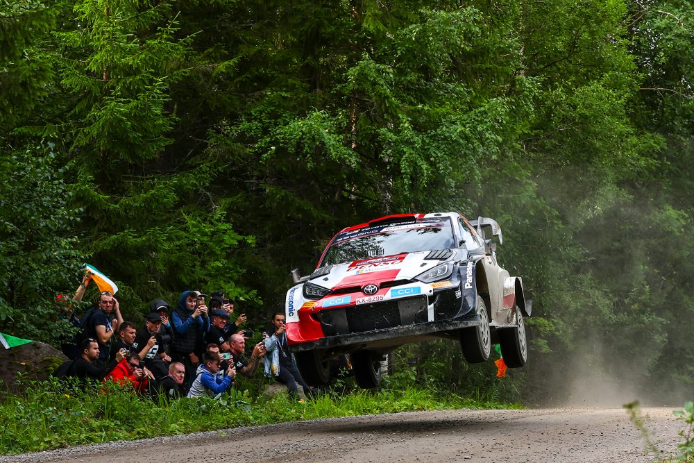 Elfyn Evans/Scott Martin übernehmen in Finnland die Führung (Bild: Toyota Gazoo Racing WRT)