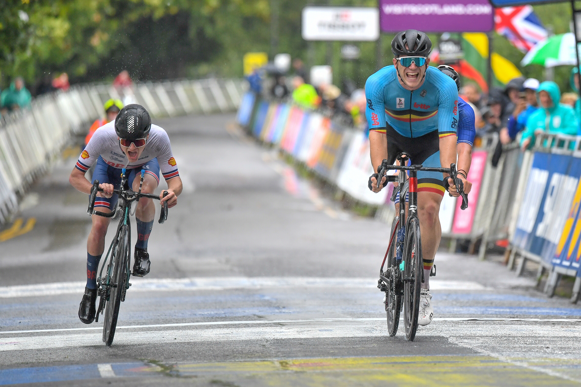 Ewoud Vromant gewinnt den Sprint um Platz drei (Bild: Richard Blaxall/SWpix.com/Paralympic Team Belgium)