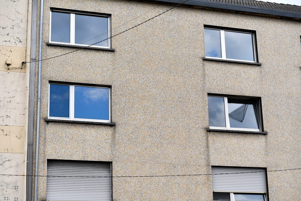 Blick auf die Wohnung des Paares im französischen Forbach (Bild: Jean-Christophe Verhaegen/AFP)