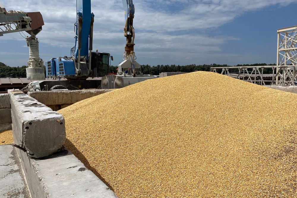 Eine Ladung Mais auf der Pier des Hafens von Ismail in der ukrainischen Region Odessa (Bild: Stringer/AFP)