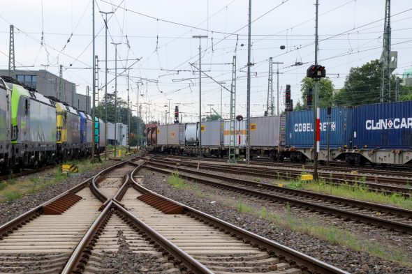 Von Montzen nach Antwerpen - Gütertransport des Eupener Unternehmens HSL (Bild: Julien Claessen/BRF)