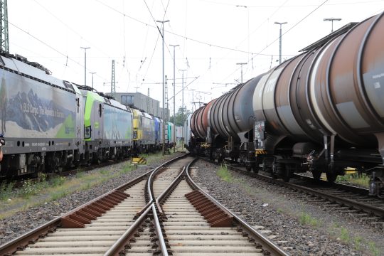 Von Montzen nach Antwerpen - Gütertransport des Eupener Unternehmens HSL (Bild: Julien Claessen/BRF)