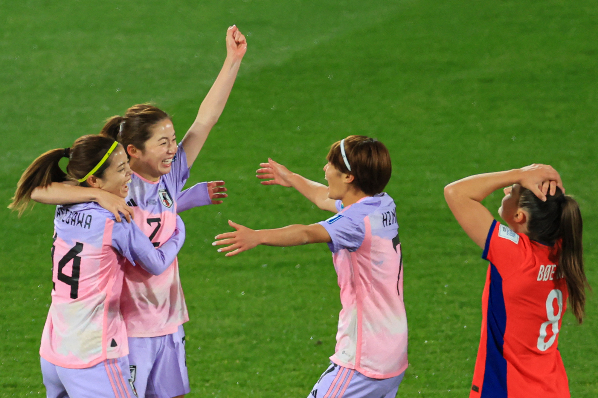 Japan feiert den Einzug ins WM-Viertelfinale (Bild: Grant Down/AFP)