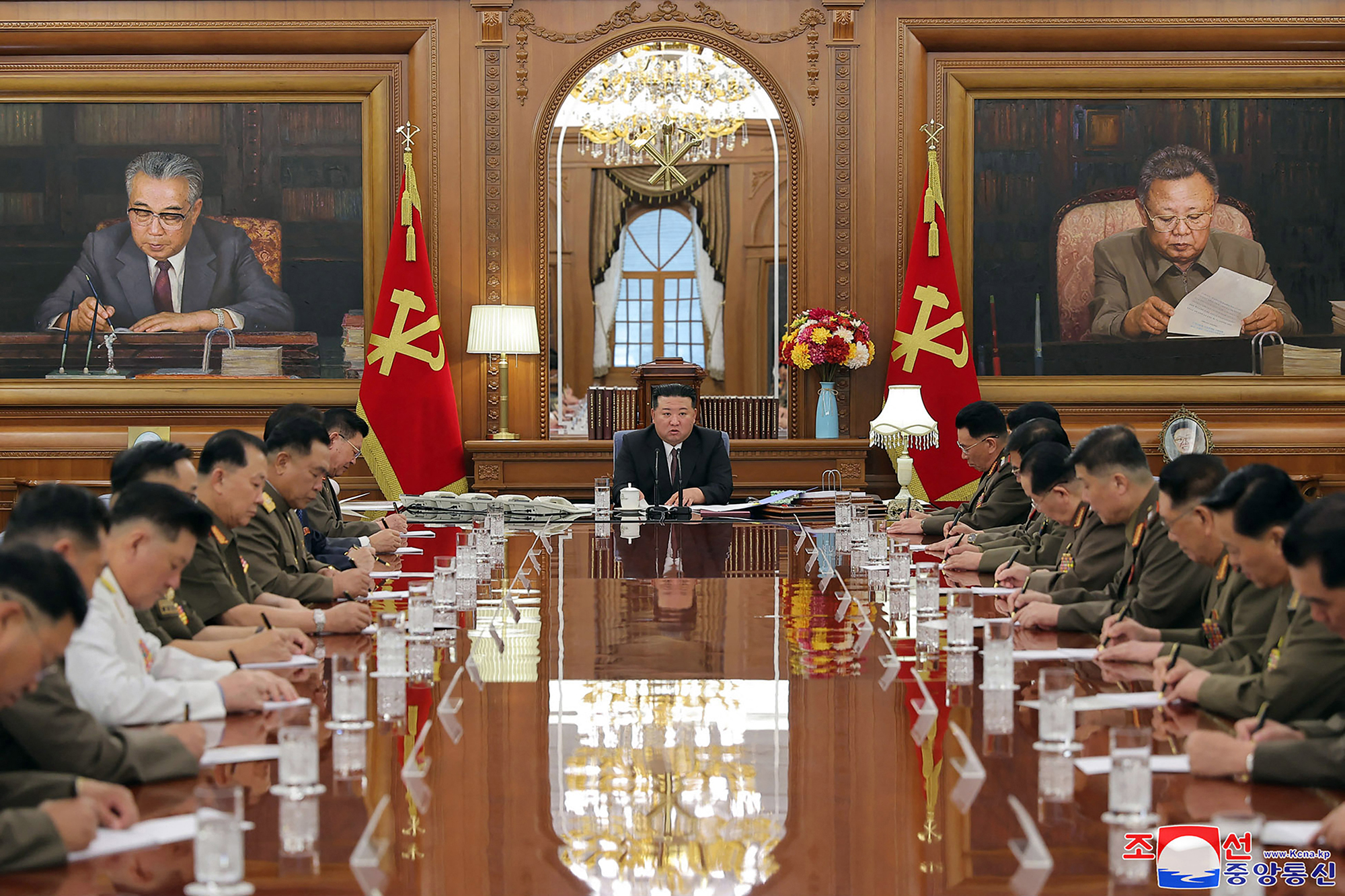 Kim Jong Un bei einer Sitzung in Pjöngjang am Mittwoch (Bild: KCNA VIA KNS/AFP)