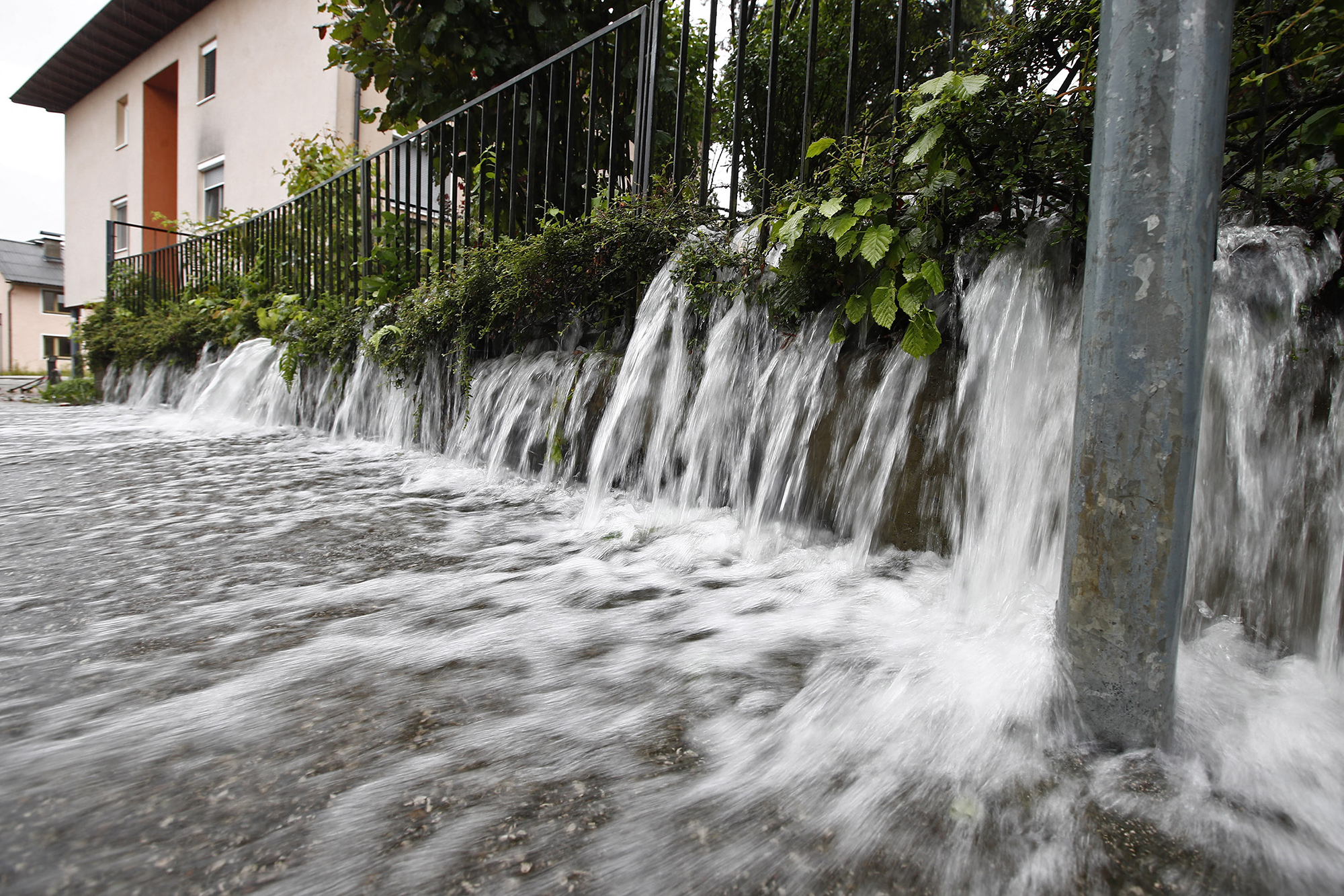 Überschwemmung in Viktring in der Nähe von Klagenfurt (Bild: Gerd Eggenberger/APA/AFP)