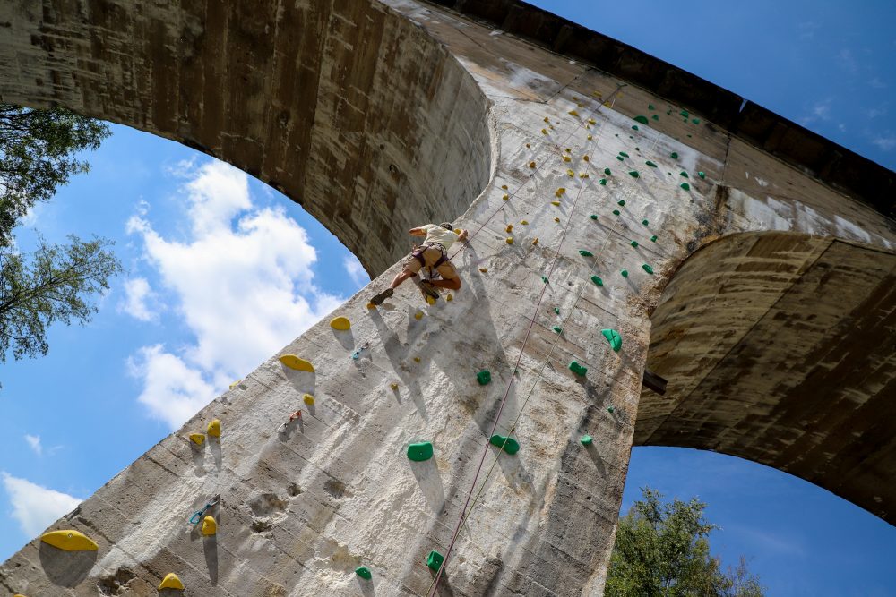 Kletterwand am Viadukt von Born