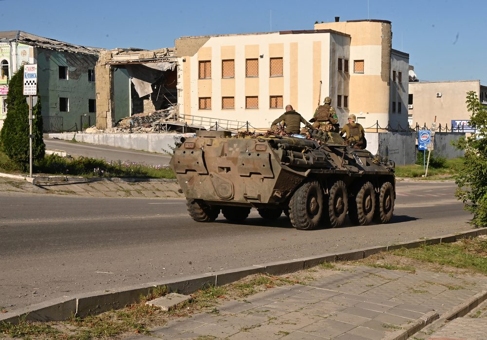 Ukrainische Soldaten am 17. August in Kupjansk in der Ostukraine (Bild: Sergey Bobok/AFP)