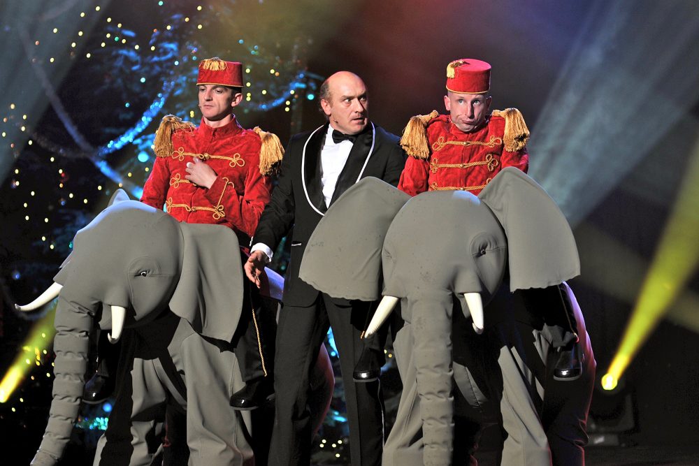 Les Mangeurs de Lapin treten im Aachener Weihnachtscircus auf (Bild: Aachener Weihnachtscircus)