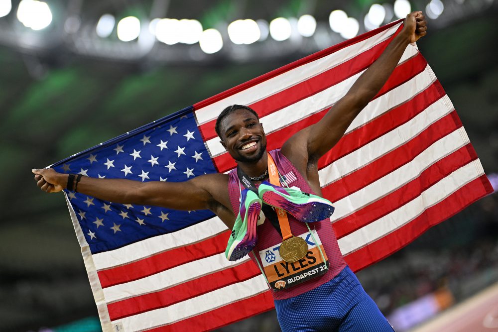 Der neue Weltmeister über beide Sprint-Distanzen: Noah Lyles (Bild: Jewel Samad/AFP)