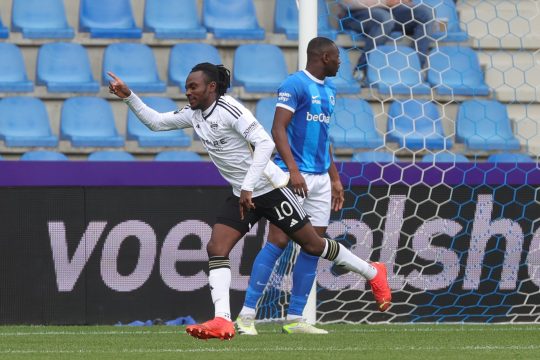 Regan Charles-Cook nach dem Führungstreffer in Genk (Archivbild: Virginie Lefour/Belga)