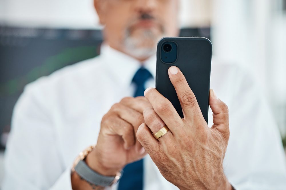 Selbstständiger am Telefon