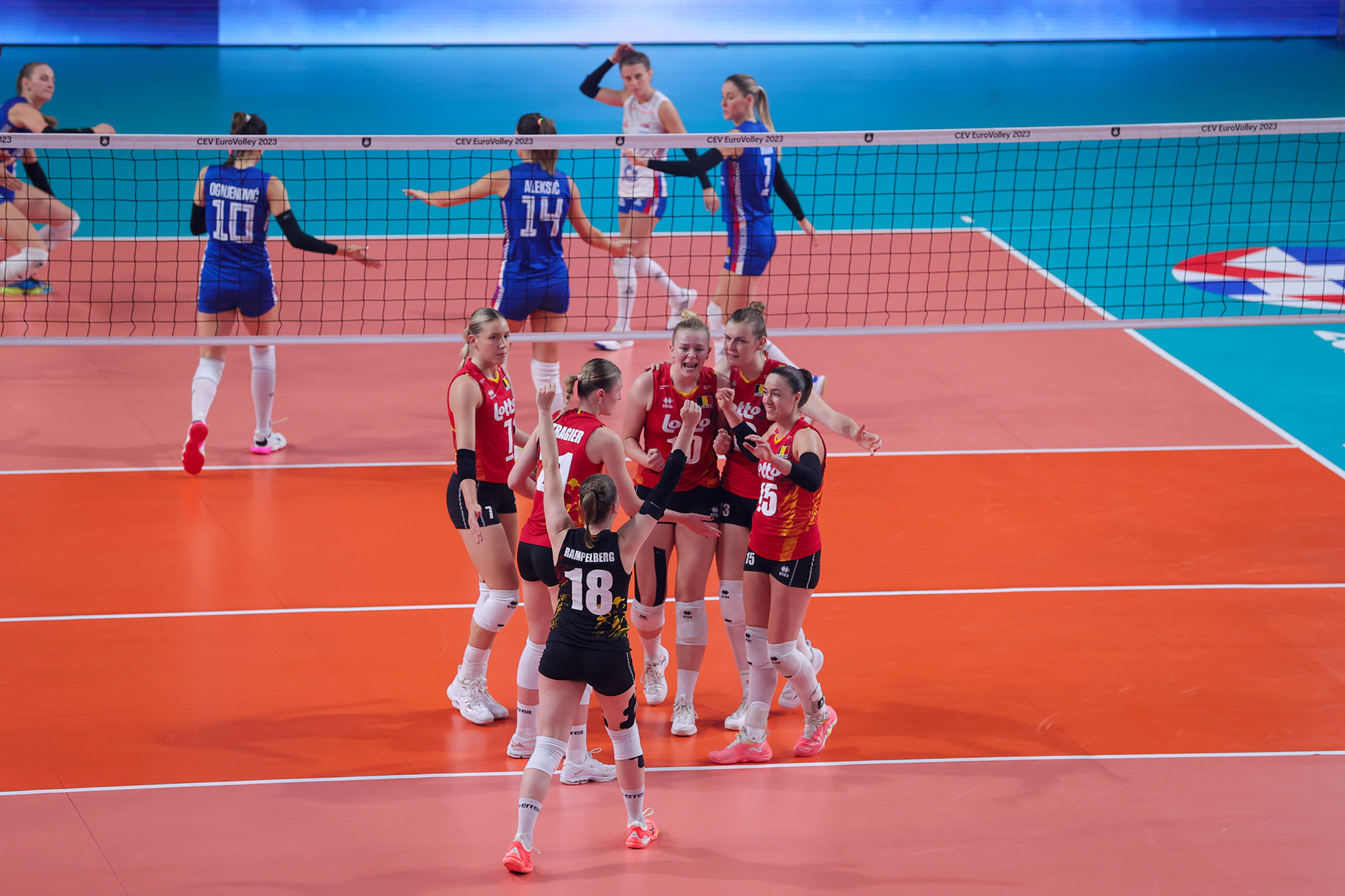 Trotz Niederlage gegen Serbien steht Belgien im Achtelfinale der Volleyball-EM (Bild: Virginie Lefour/Belga)