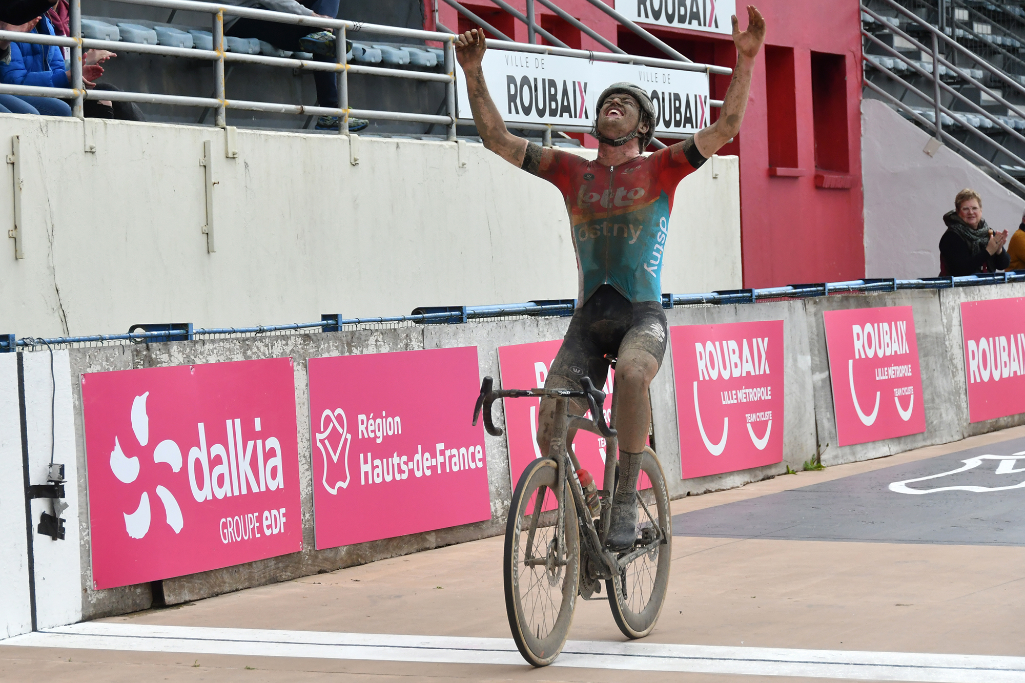 Tijl De Decker beim Sieg bei Paris-Roubaix U23 am 7. Mai (Bild: Eric Cornu/Belga)