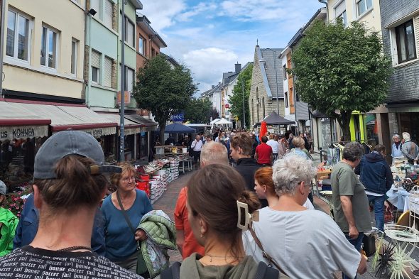 Sommer-Trödelmarkt in St. Vith 2023 (Bild: Dogan Malicki/BRF)