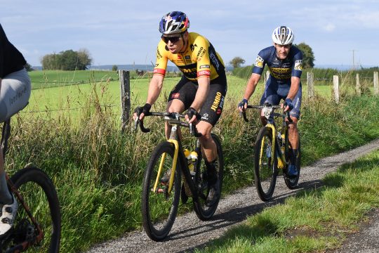 Wout van Aert siegt bei seinem ersten Gravel-Rennen in Houffalize (Bild: Jill Delsaux/Belga)