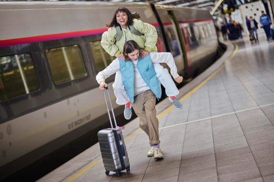 Immer mehr Belgier reisen mit dem Zug (Bild: SNCB)