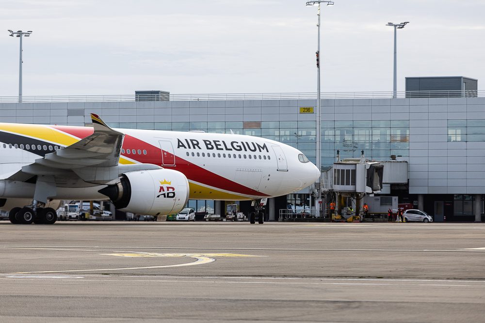 Passagiermaschine von Air Belgium auf dem Brüsseler Flughafen Zaventem (Bild: James Arthur Gekiere/Belga)