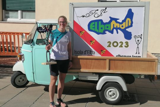 Die St. Vither Triathletin Anna Müller beim "Elbaman" (Bild: privat)