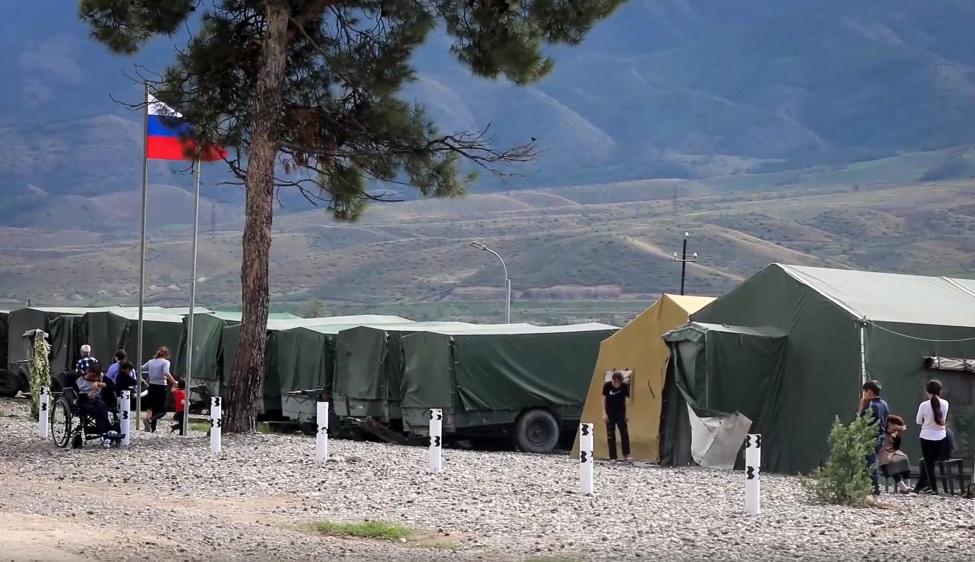 Zelte zur Aufnahme der Flüchtlinge aus Berg-Karabach (Bild: AFP/Russisches Verteidigungsministerium)