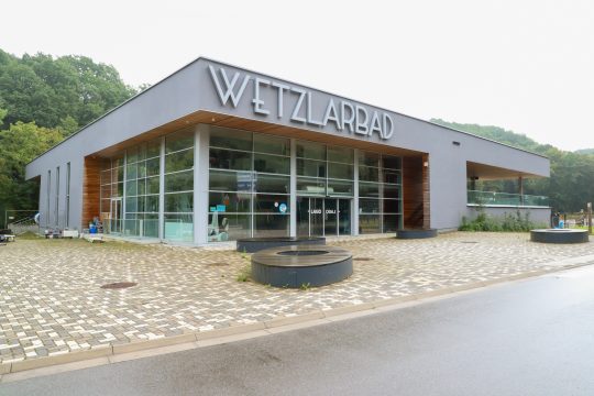 Außenarbeiten Wetzlarbad (Bild: Julien Claessen/BRF)