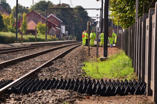 Arbeiten am Bahngleis um Kupferdiebstahl zu verhindern