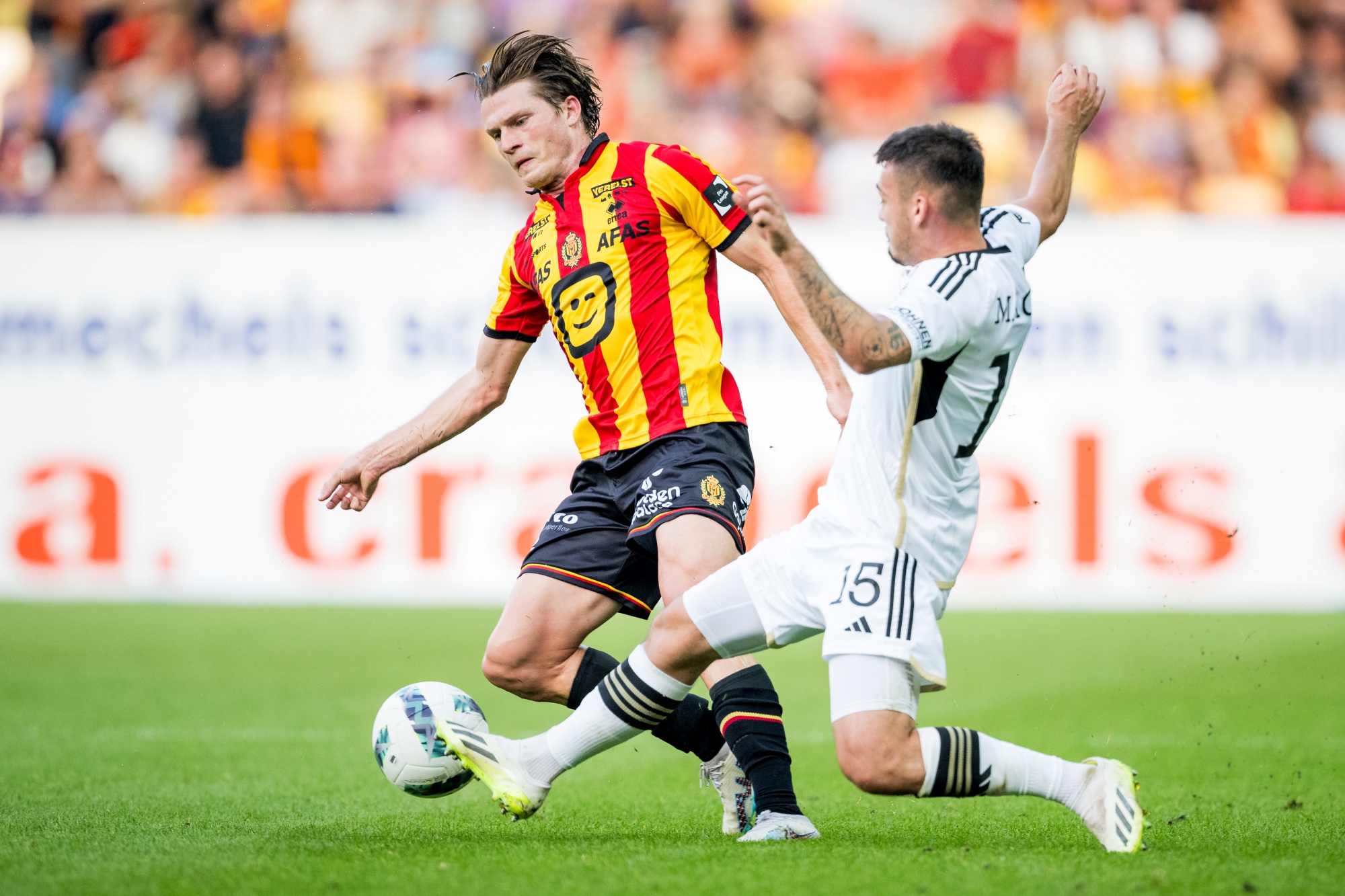 Mechelen's Daam Foulon and Eupen's Gary Magnee fight for the ball during a soccer match between KV Mechelen and KAS Eupen, Saturday 02 September 2023 in Mechelen, on day 06 of the 2023-2024 season of the 'Jupiler Pro League' first division of the Belgian championship. BELGA PHOTO JASPER JACOBS