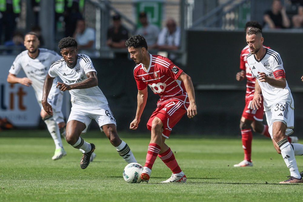 Standard's Steven Alzate pictured in action during a soccer match between KAS Eupen and Standard de Liege, Sunday 17 September 2023 in Eupen, on day 07 of the 2023-2024 season of the 'Jupiler Pro League' first division of the Belgian championship. BELGA PHOTO BRUNO FAHY