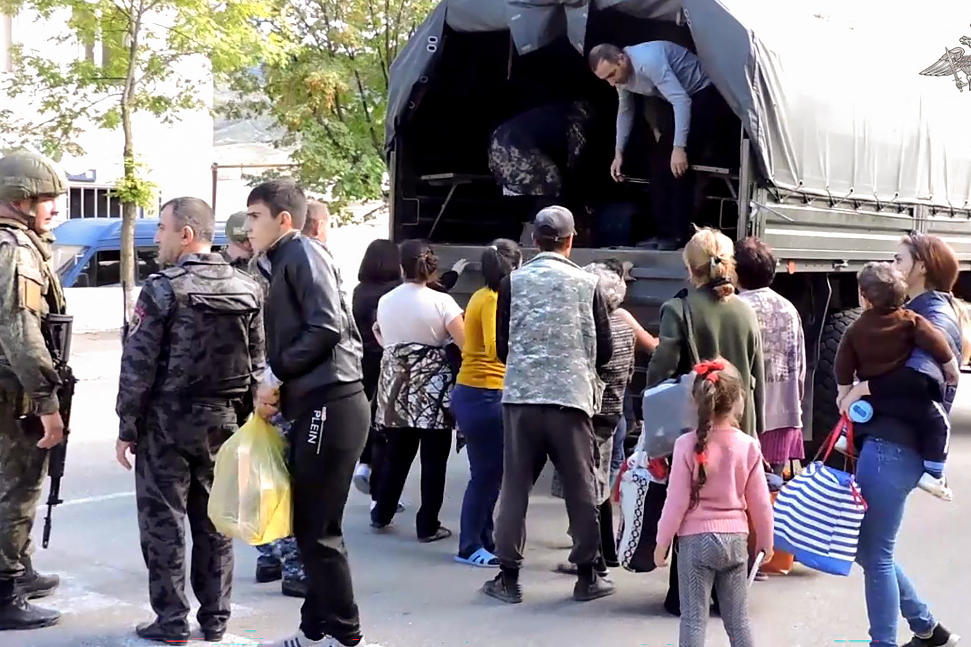 Bewohner von Berg-Karabach werden evakuiert (Bild: Russisches Verteidigungsministerium/AFP)