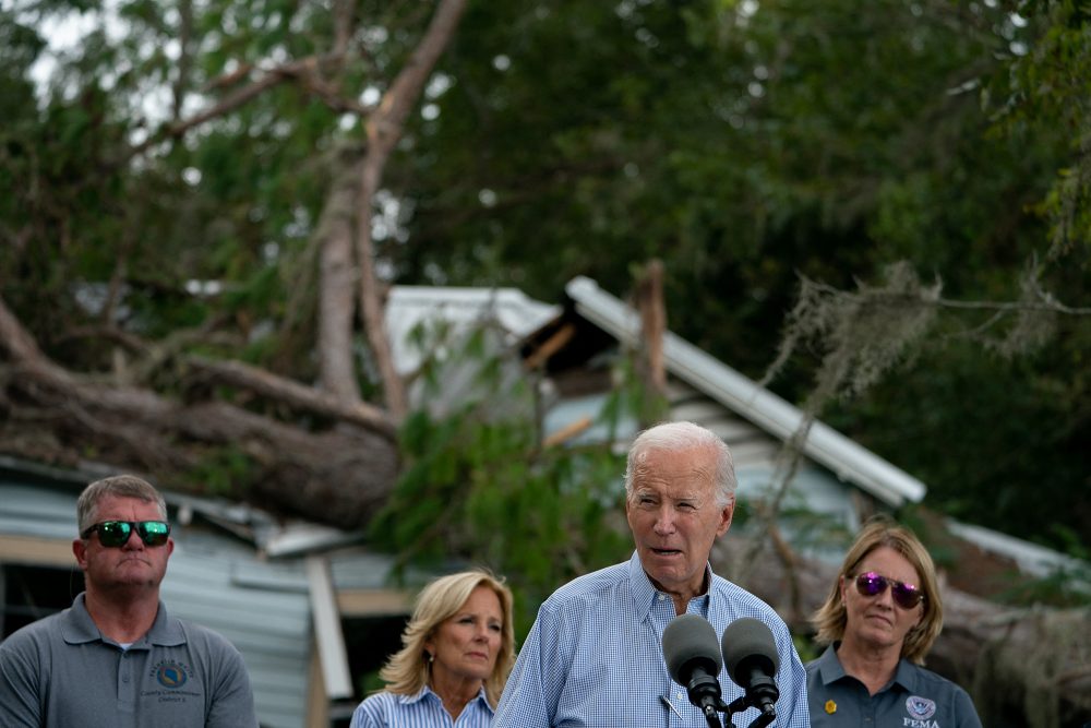 US-Präsident Biden besucht das Katastrophengebiet in Florida