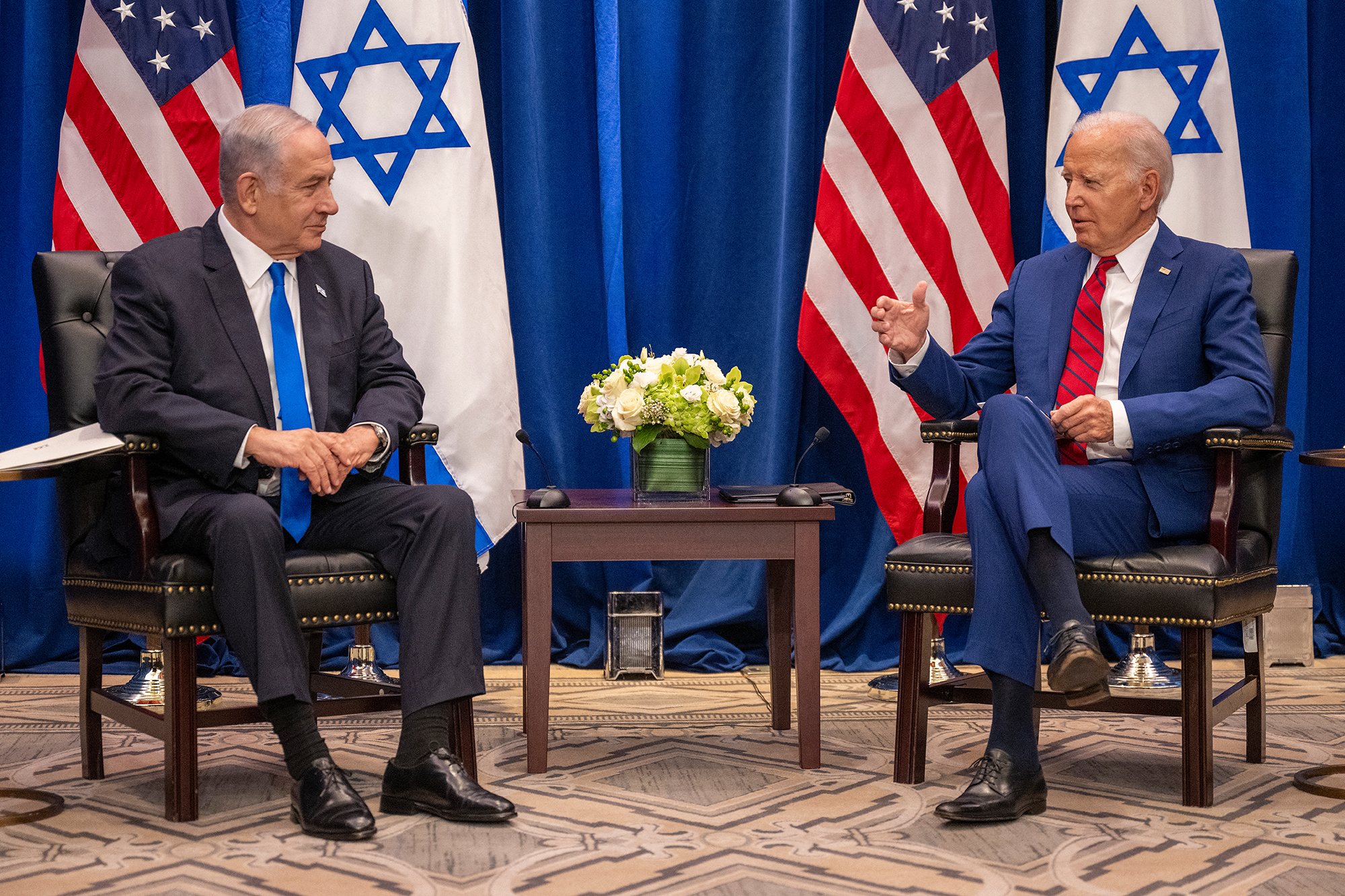 US-Präsident Joe Biden im Gespräch mit Israels Premierminister Benjamin Netanjahu in New York (Bild: Jim Watson/AFP)