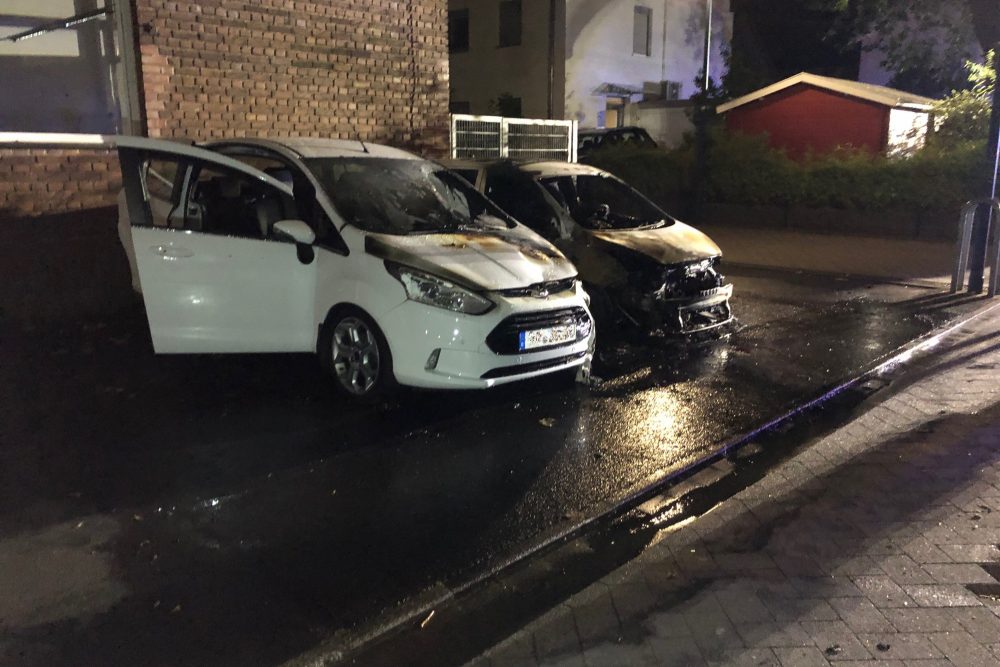 In der StädteRegion Aachen sind erneut Autos in Brand gesetzt worden