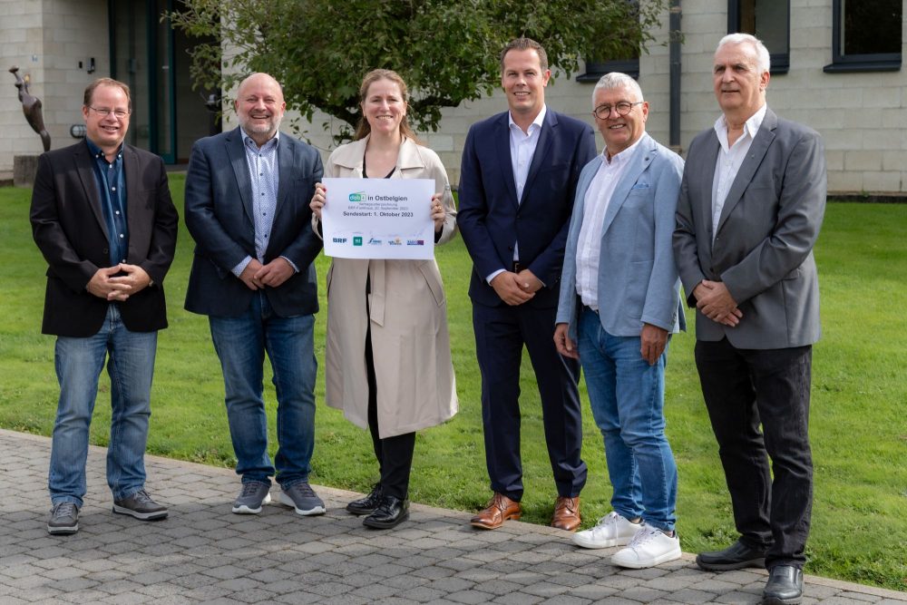 Vertragsunterzeichnung zwischen BRF und Privatsendern zu DAB+ v.l. Benoît Gauder (Radio Sunshine), André Goebels (Radio Contact), Isabelle Weykmans (DG-Medienministerin, Alain Kniebs (BRF), Ewald Gangolf (100,5 Das Hitradio), Jochen Späth (Radio 700), (Bild: Olivier Krickel/BRF)