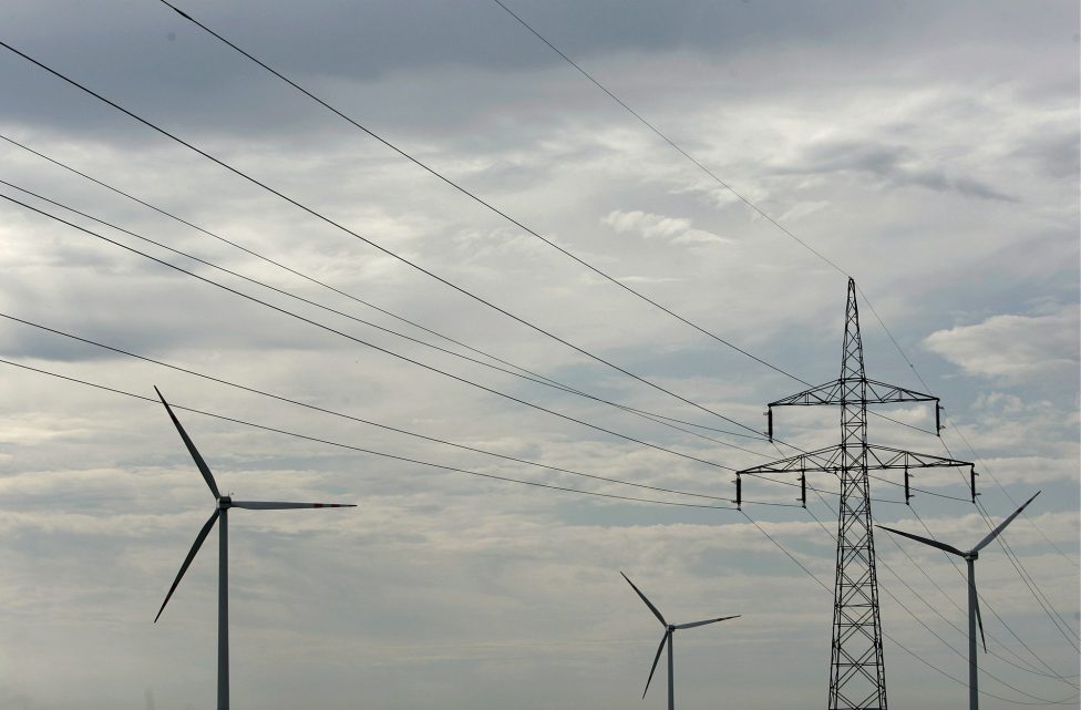 Strom (Illustrationsbild: Adam Waroawa/EPA)