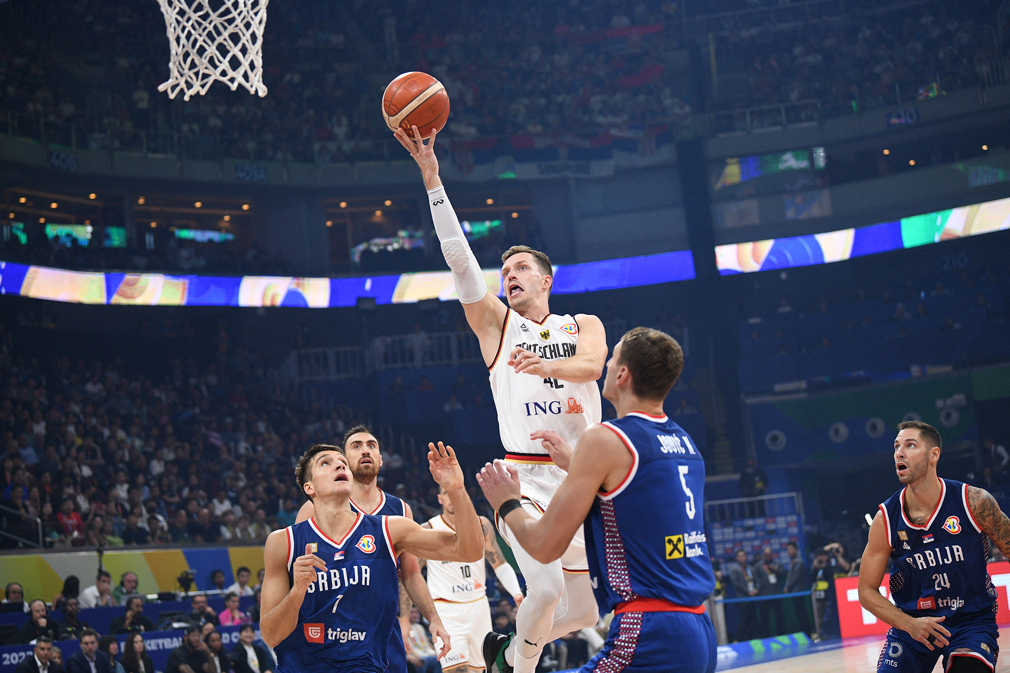 Deutschland schlägt Serbien und ist Basketball-Weltmeister (Bild: Ted Aljibe/AFP)