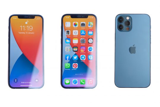 iPhone 12 (Bild: © Neirfys/PantherMedia)