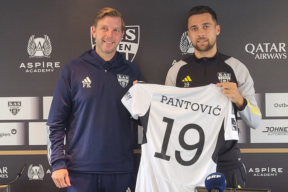 AS-Trainer Florian Kohfeldt mit Neuzugang Milos Pantovic (Bild: Christophe Ramjoie/BRF)