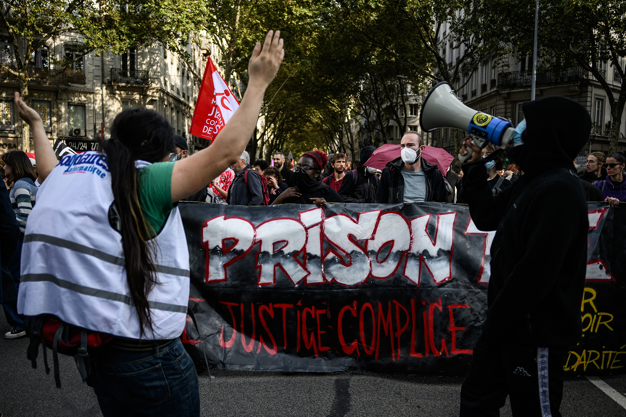 Proteste gegen Polizeigewalt am Samstag in Lyon (Bild: Jeff Pachoud/AFP)