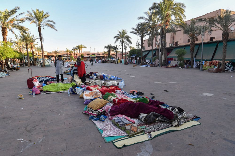 Nach dem Erdbeben: Im Mellah-Viertel von Marrakesch schlafen Menschen auf der Straße (Bild vom 16. September, Fethi Belaid/AFP)