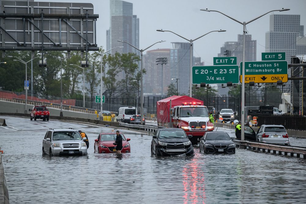 Überflutete Straße in New York (Bild: Ed Jones/AFP)