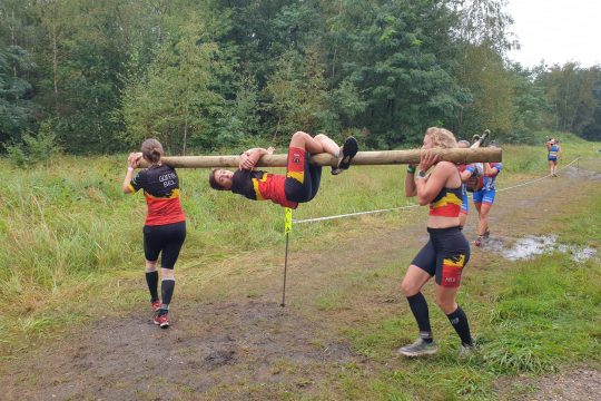 Die Bütgenbacher Ausdauersportlerin Astrid Vliegen bei der OCR-WM im Extrem-Hindernislaufen in Genk (Bild: privat)