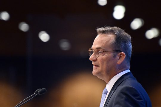 Oliver Paasch bei der Regierungserklärung am Montag im DG-Parlament (Bild: Eric Lalmand/Belga)