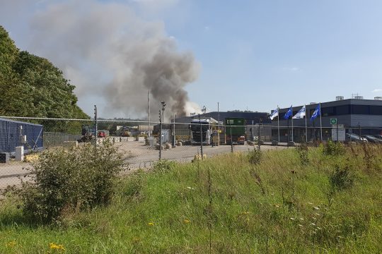Brand bei Renewi in Wandre (Bild: Laurent Cavenati/Belga)