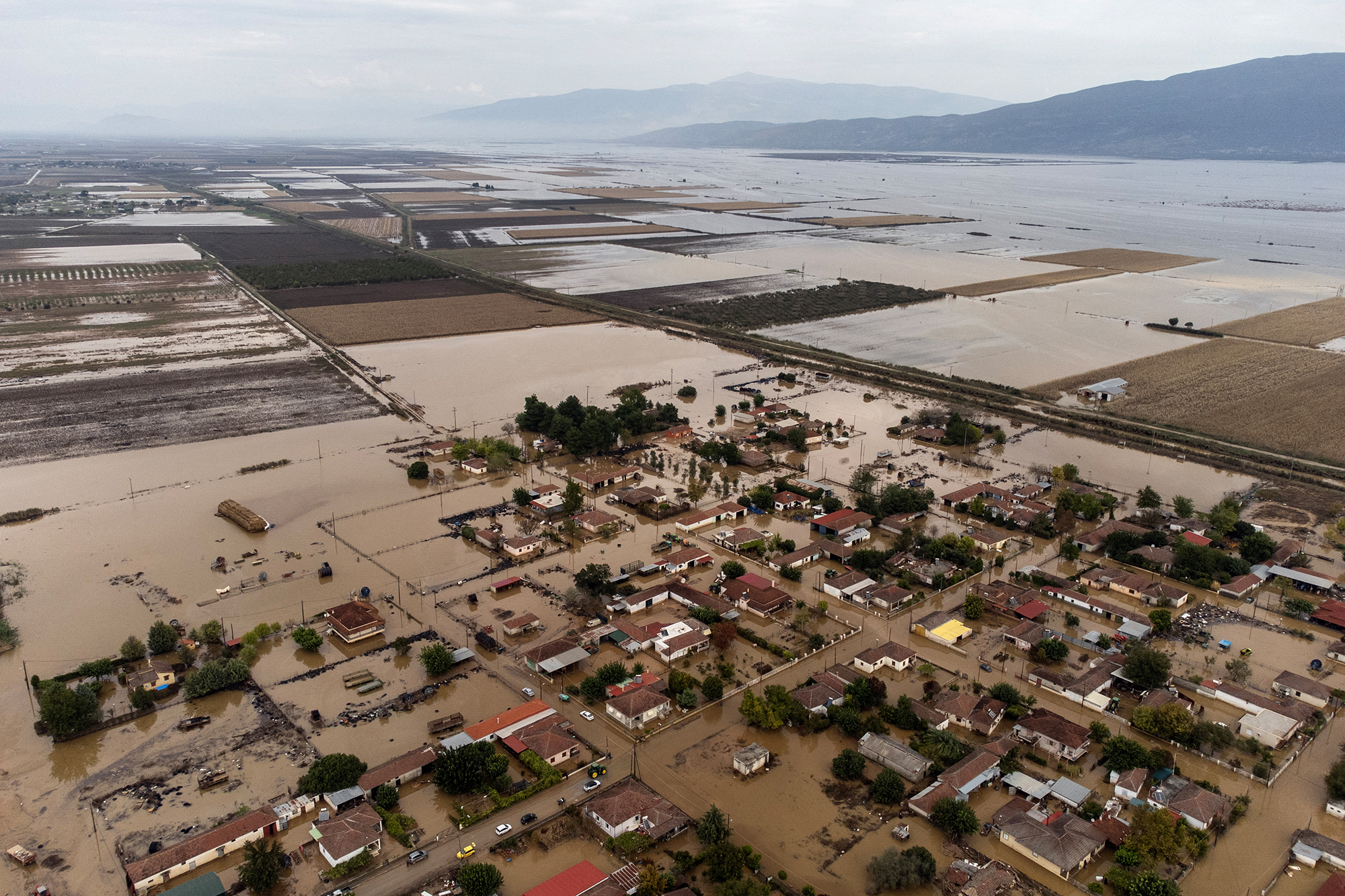Das Dorf Sotirio nach dem schweren Unwetter (Bild: Angelos Tzortzinis/AFP)
