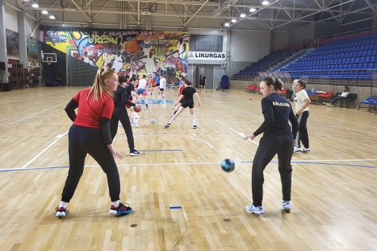 Training der KTSV-Damen am Freitagabend in Kaunas/Litauen (Bild: Christophe Ramjoie/BRF)
