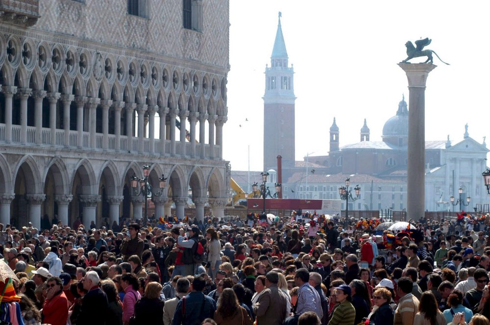 Touristen in Venedig (Illustrationsbild: Andrea Merola/EPA)