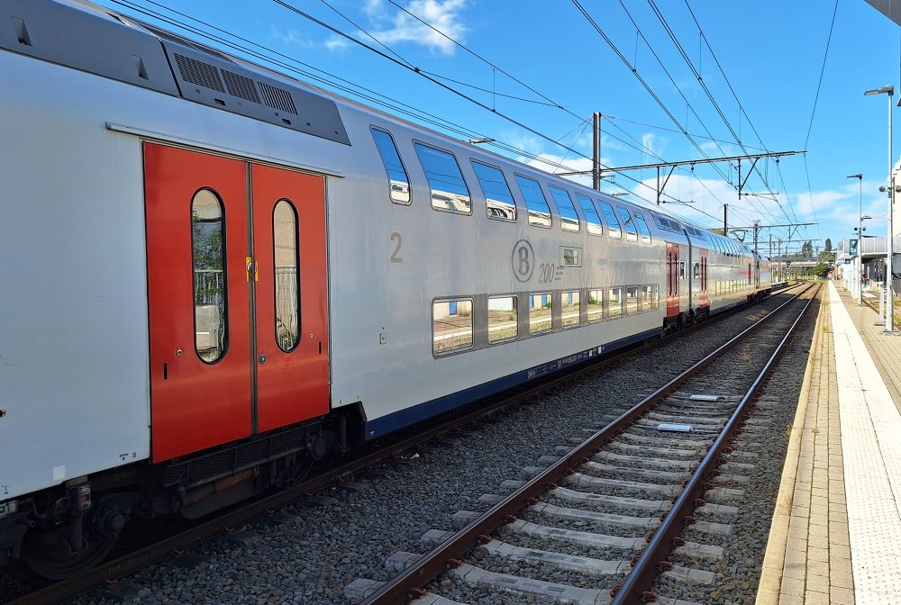 Zug der SNCB am Bahnhof Welkenraedt (Bild: Dogan Malicki/BRF)