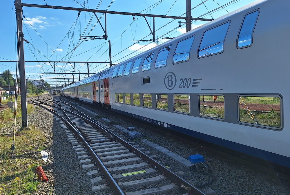 Zug der SNCB am Bahnhof Welkenraedt