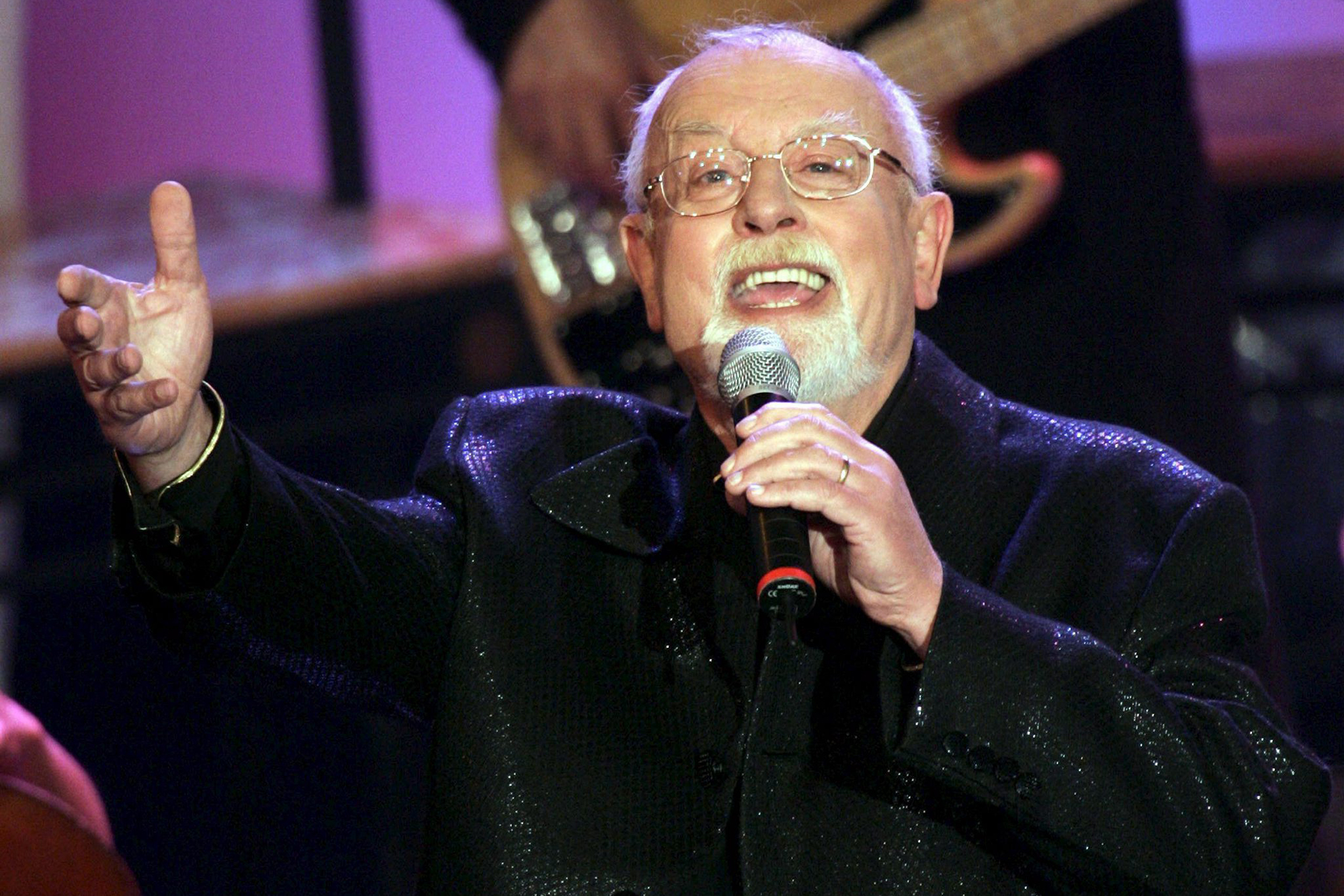 Roger Whittaker bei einem Konzert 2006 (Bild: Frank Rumpenhorst/EPA)