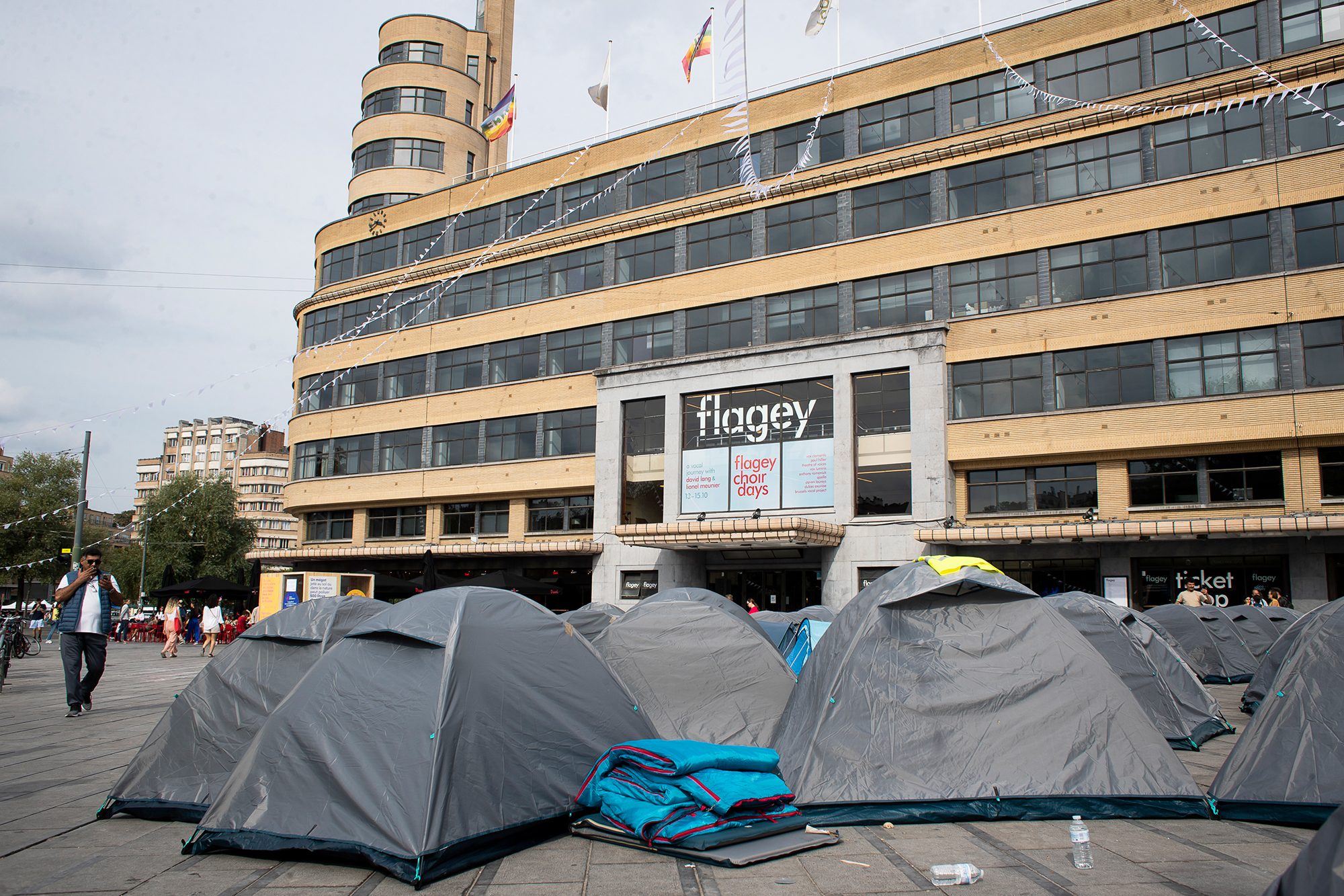 Zelte auf dem Flagey-Platz in Brüssel (Bild: Kristof Van Accom/Belga)